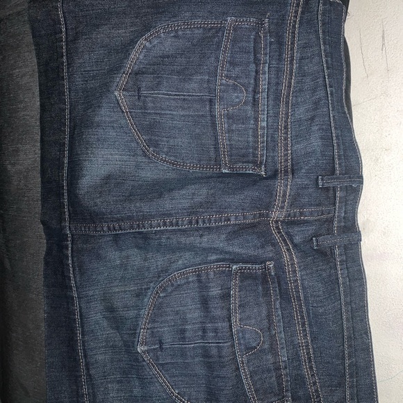 Old navy mini skirt only worn 1 time - Picture 2 of 3